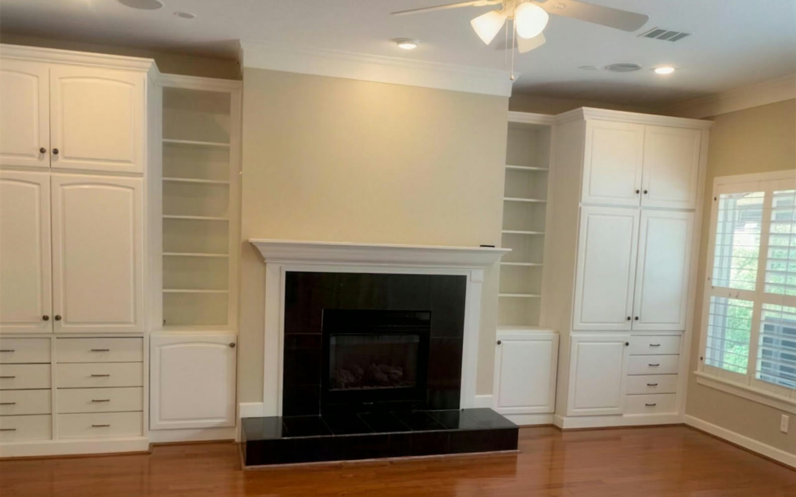 Living room before remodeling